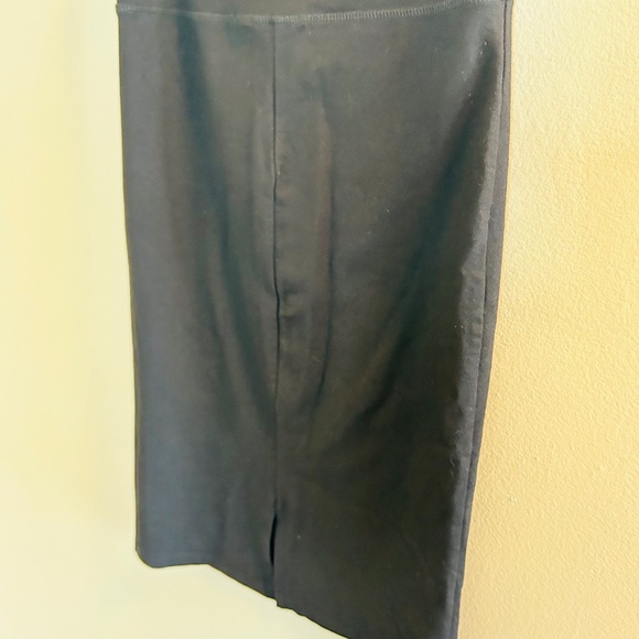 Bobeau Black Pencil Skirt Size Medium Slit Midi Stretch Solid Stretchy Work Job - Picture 6 of 8